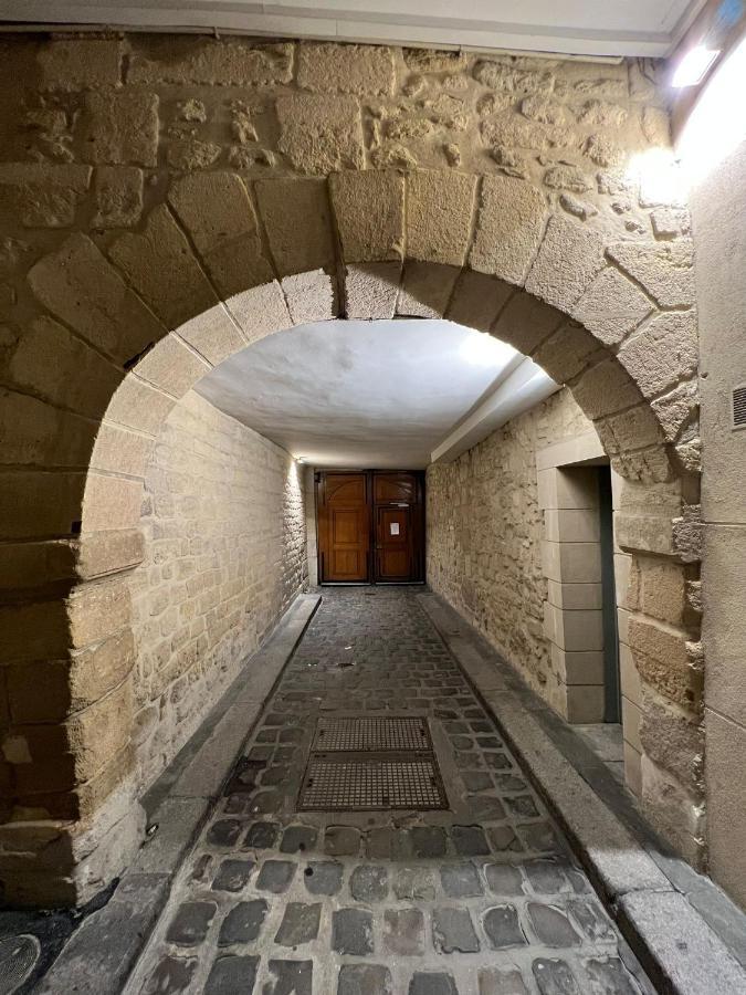 200m de la place saint Michel Paris Extérieur photo